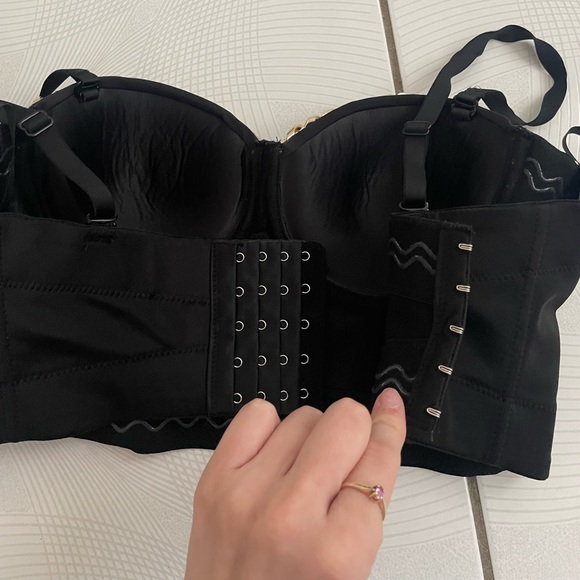 Push Up Black Clasp Bra Top With Padding - Picture 4 of 8